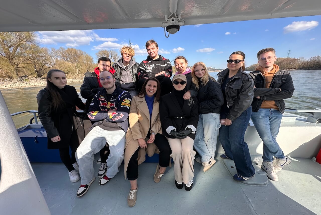 Študenti Inštitútu manažmentu na Business Simulation v Bratislave