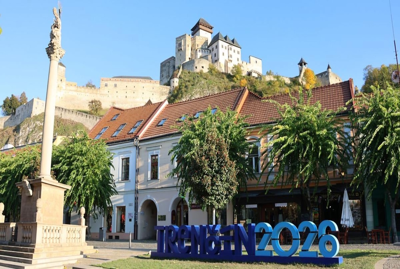 Budúci manažéri z inštitútu získavajú skúsenosti z praxe v projekte Trenčín 2026